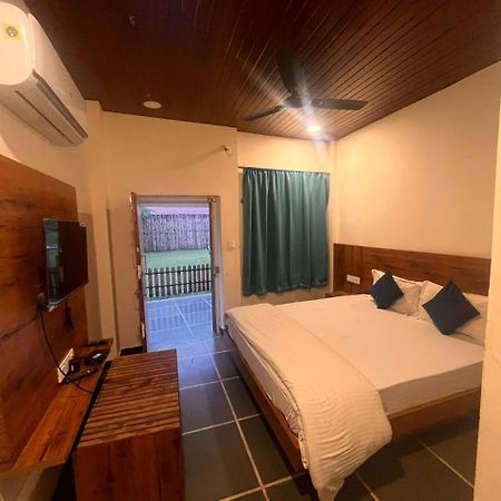 The Offbeat Lounge Hotel Udaipur Exterior photo