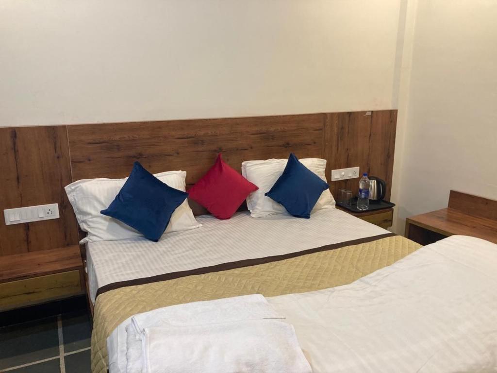 The Offbeat Lounge Hotel Udaipur Exterior photo