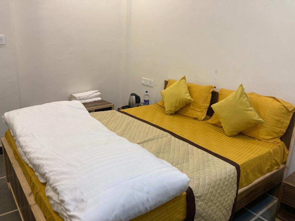 The Offbeat Lounge Hotel Udaipur Exterior photo