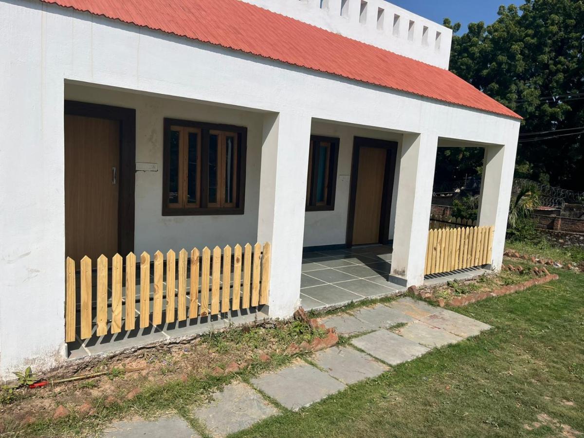 The Offbeat Lounge Hotel Udaipur Exterior photo