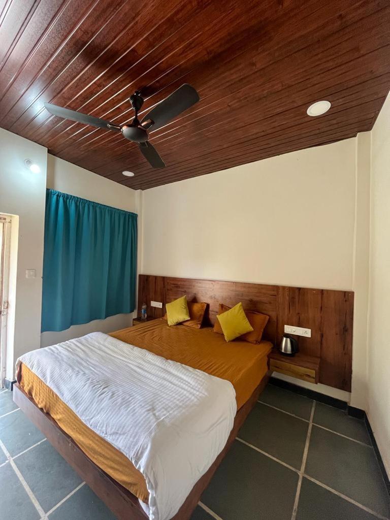 The Offbeat Lounge Hotel Udaipur Exterior photo
