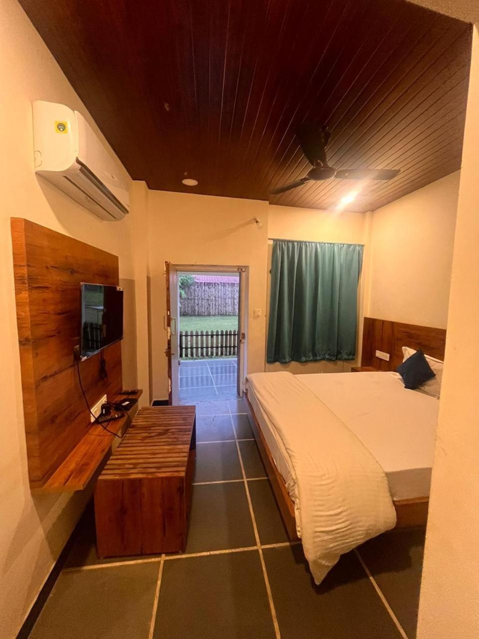The Offbeat Lounge Hotel Udaipur Exterior photo